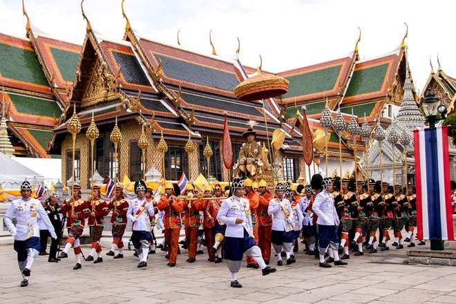 Коронація нового короля Таїланду: яскраві фото та відео