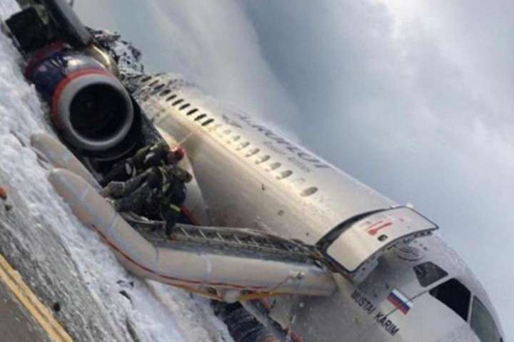 Пожежа літака у «Шереметьєво»: росЗМІ повідомили про 13 загиблих 