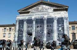 Безумие в Луганске: боевики штурмовали «Рейхстаг» и «воевали» с активистами Майдана