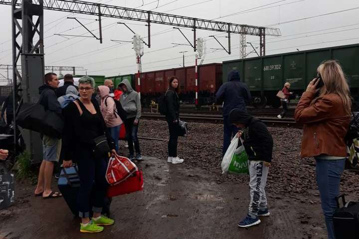 У Польщі через підозрілу сумку евакуювали 500 пасажирів потягу Київ-Перемишль