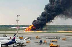 На борту літака знаходилися 78 осіб, включаючи п'ятьох членів екіпажу. Внаслідок пожежі 41 людина загинула