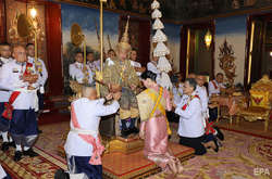 Корона із золота та священна парасолька. Як у Таїланді коронували нового короля