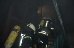 У будинку в Києві вогонь охопив шість балконів, два згоріли вщент