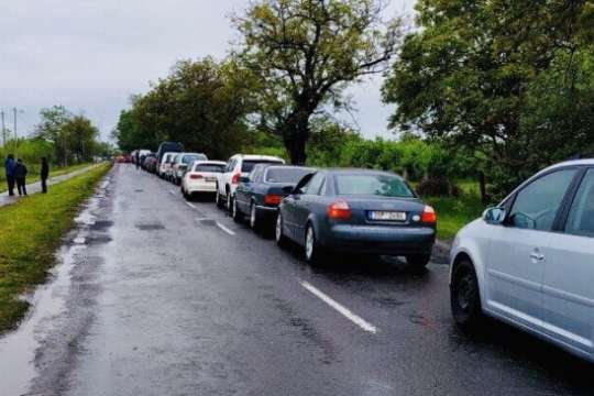 На Закарпатье сотни машин застряли в очередях: украинцы  после праздников едут на работу в ЕС