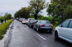 На Закарпатье сотни машин застряли в очередях: украинцы  после праздников едут на работу в ЕС