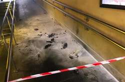 У переході жінка підпалила пакет із особистими речами