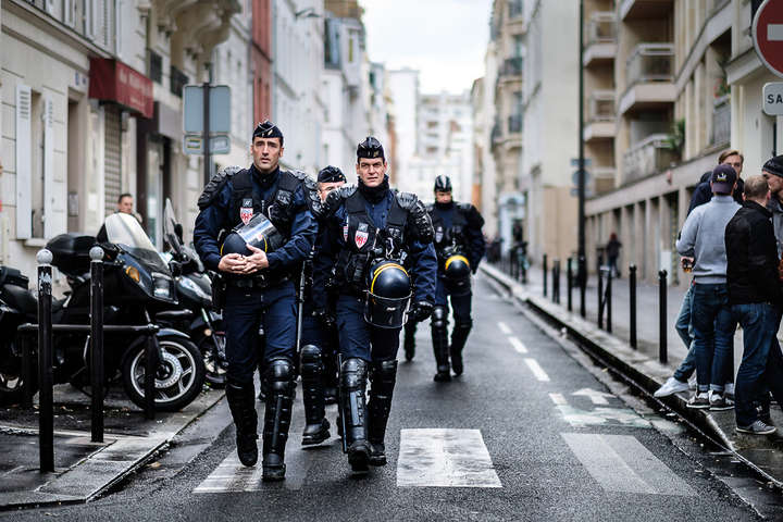 Блохи атакували поліцію у Парижі: відділок закрили на два дні 