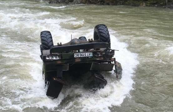 Трагедія на Прикарпатті: рятувальники знайшли у річці усіх туристів з вантажівки
