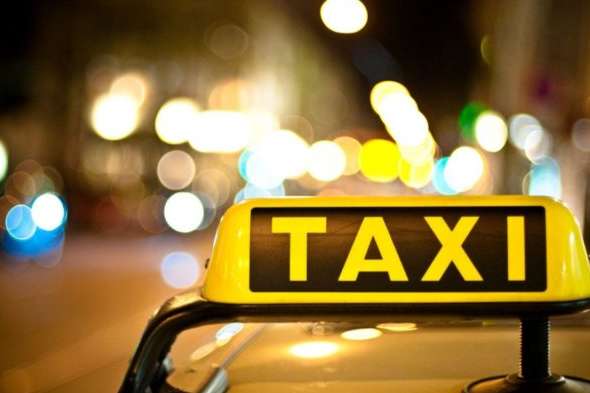 У Києві таксист украв у пасажирки сумку з чималою сумою грошей
