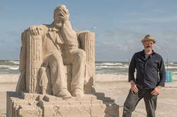 Texas SandFest собирает огромные толпы людей на пляже в Порт-Аранзасе