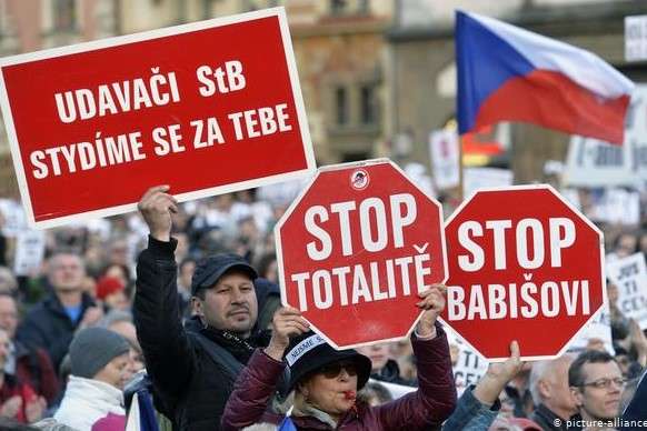 Чехи вийшли на акції протесту проти прем’єра та нового міністра 