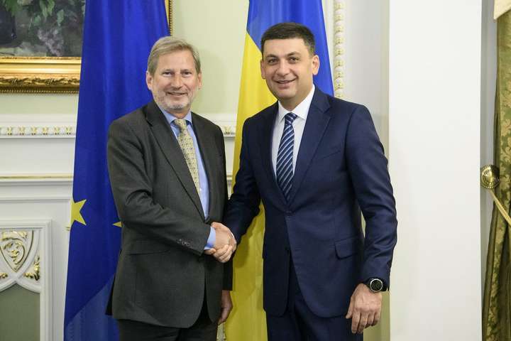Єврокомісар обговорив з представниками уряду України завдання на найближчі місяці