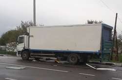 На Волині вантажівка влетіла у шкільний автобус, є жертви  