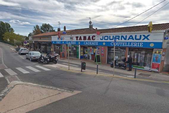 У Франції озброєний чоловік захопив заручників у магазині
