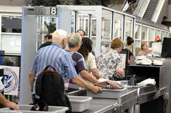 У Франції через страйк авіадиспетчерів скасують сотні рейсів