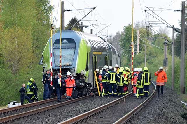 У Німеччині поїзд зіткнувся з вантажівкою: 25 постраждалих (фото)
