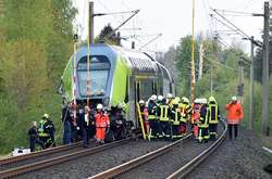 У Німеччині поїзд зіткнувся з вантажівкою: 25 постраждалих (фото)