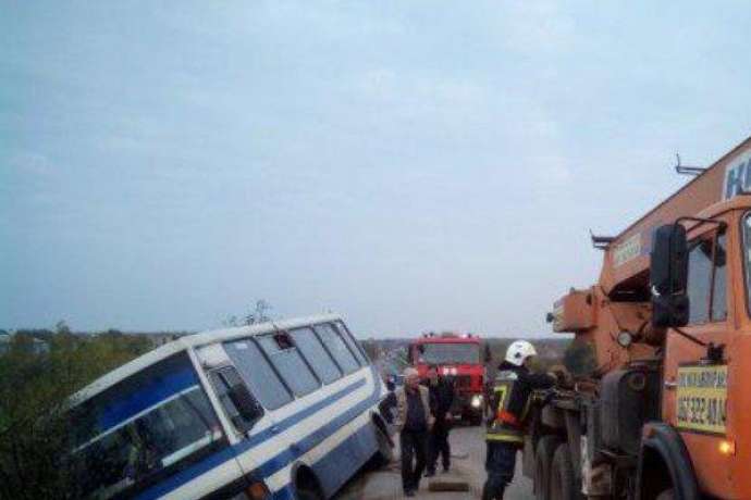 На Вінниччині рятувальники надали допомогу водіям автобуса та вантажівки