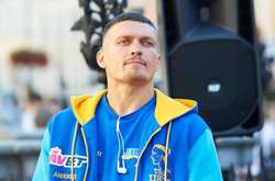 Олександр Усик змушений відкласти дебют серед супертяжів