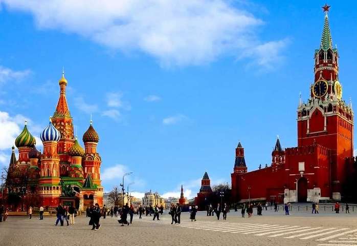 Возле Красной площади в Москве  полицейский покончил с собой