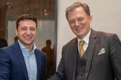  Заступник помічника держсекретаря США Джордж Кент привітав новообраного президента Володимира Зеленського з перемогою на виборах 