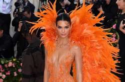 Кендалл Дженнер отказалась носить короткие стрижки из-за своей мамы