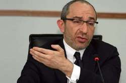 Кернес хоче знести намет волонтерів і повернути проспект Жукова