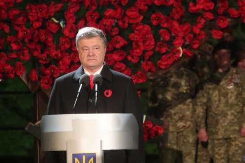 Порошенко вшанував пам'ять усіх загиблих у Другій світовій війні