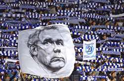 Уболівальники київського «Динамо» шанують Валерія Лобановського 