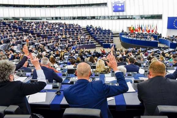 Вперше у Європарламент балотуються українці