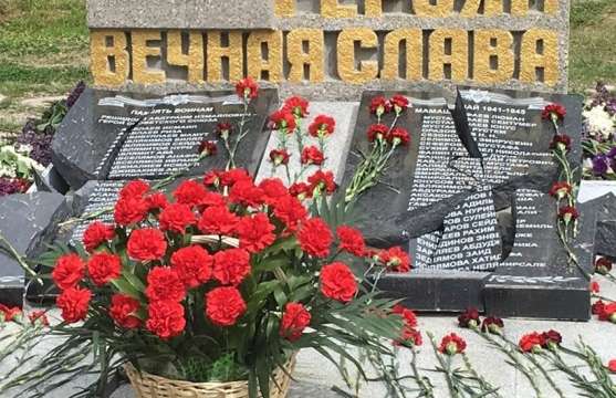 В окупованому Криму розбили пам'ятник з іменами загиблих кримських татар