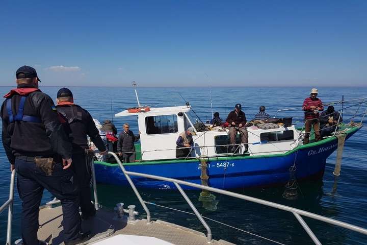 Прикордонники неподалік Одеси затримали три турецькі судна-порушника 