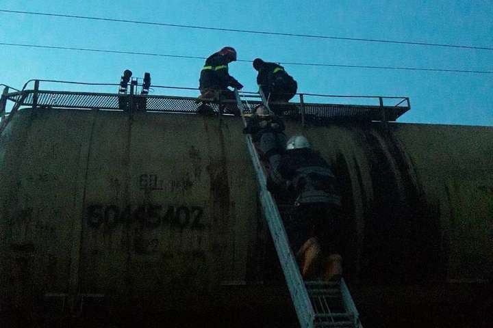 На Львівщині юнака вдарило струмом на даху вантажного поїзда