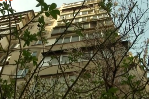 У Миколаєві п'яний чоловік викинув з балкона власну матір