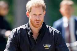 Принц Гарри прилетел на «Игры непобежденных» в ветровке с надписью «Папочка»