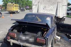 ВАЗ влетів у припарковану вантажівку MAN