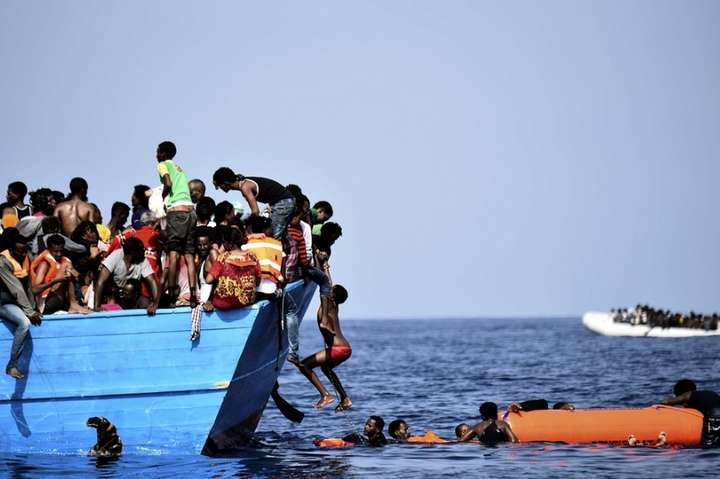 Біля берегів Тунісу потонули щонайменше 70 мігрантів