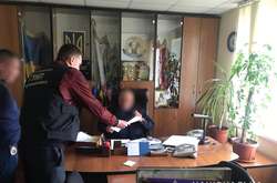 У Херсонській області чиновника затримали з хабарем у 100 тисяч гривень