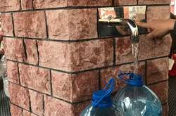 Вандали зіпсували бюветний комплекс на Оболоні (фото)