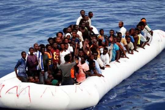 Мальта врятувала 85 мігрантів з човна, який тонув