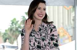 Энн Хэтэуэй стала обладательницей именной звезды на «Аллее славы»