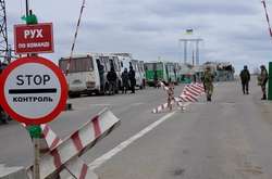 На пункті пропуску у Мар`їнці в черзі помер чоловік