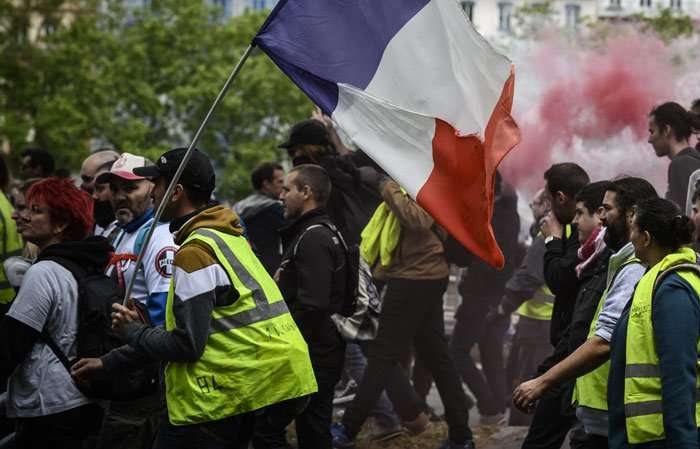 У Франції під час сутичок на акціях «жовтих жилетів» постраждали поліцейські