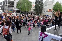 У Житомирі встановили танцювальний рекорд до Дня матері