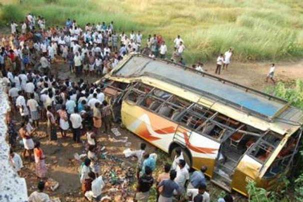 На півдні Індії розбився автобус, 15 загиблих