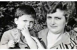 День матері. Голова уряду опублікував щемливе фото