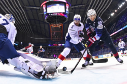 Один із найзірковіших гравців цього чемпіонату, американець Патрік Кейн закинув свою першу шайбу