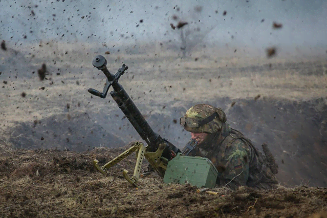 У Зеленського розказали, чи зміниться формат бойових дій на Донбасі