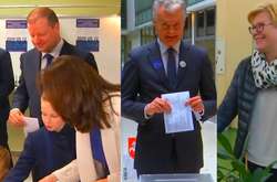  Комбінований відеокадр: голосують Саулюс Скверняліс із родиною, Ґітанас Науседа, Інґріда Шимоніте 