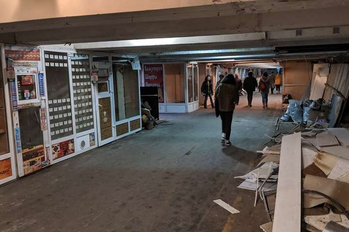 Підземний перехід біля станції метро «Університет» очистили від МАФів (фото)